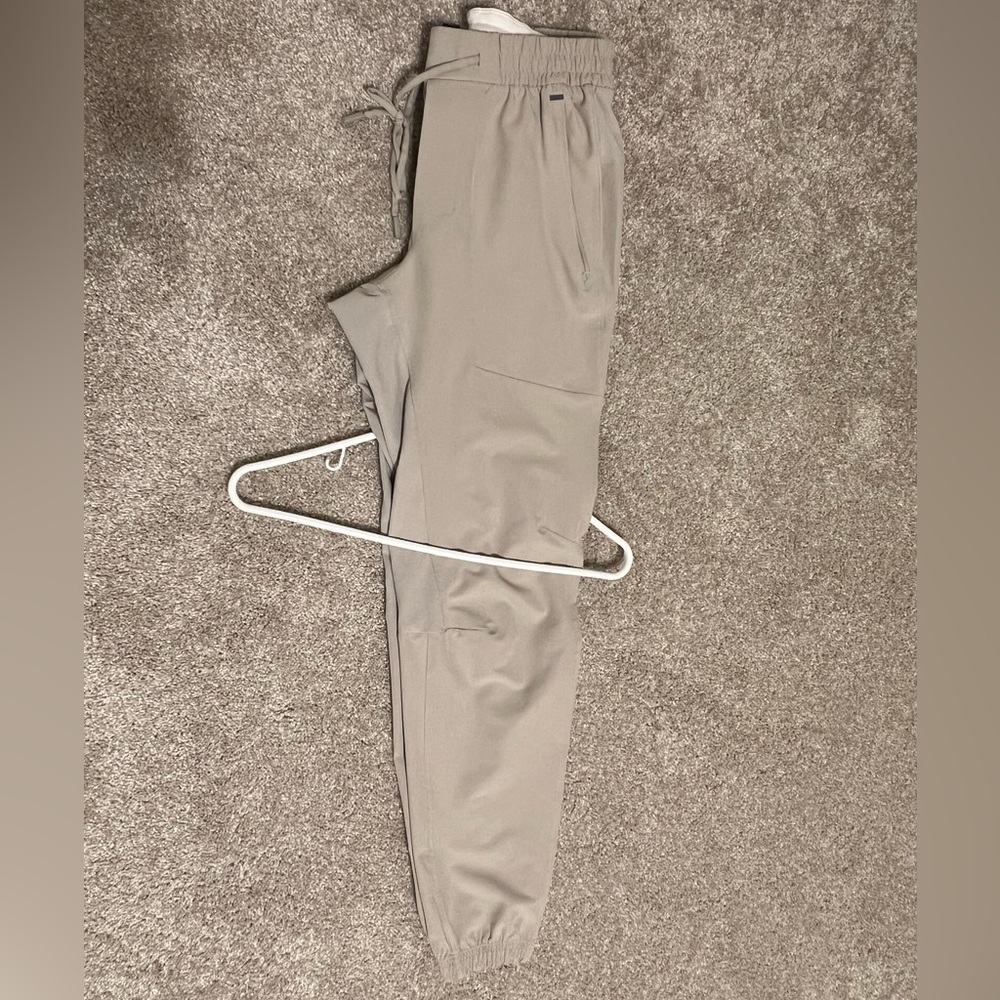 Lululemon License to train jogger shorter size small